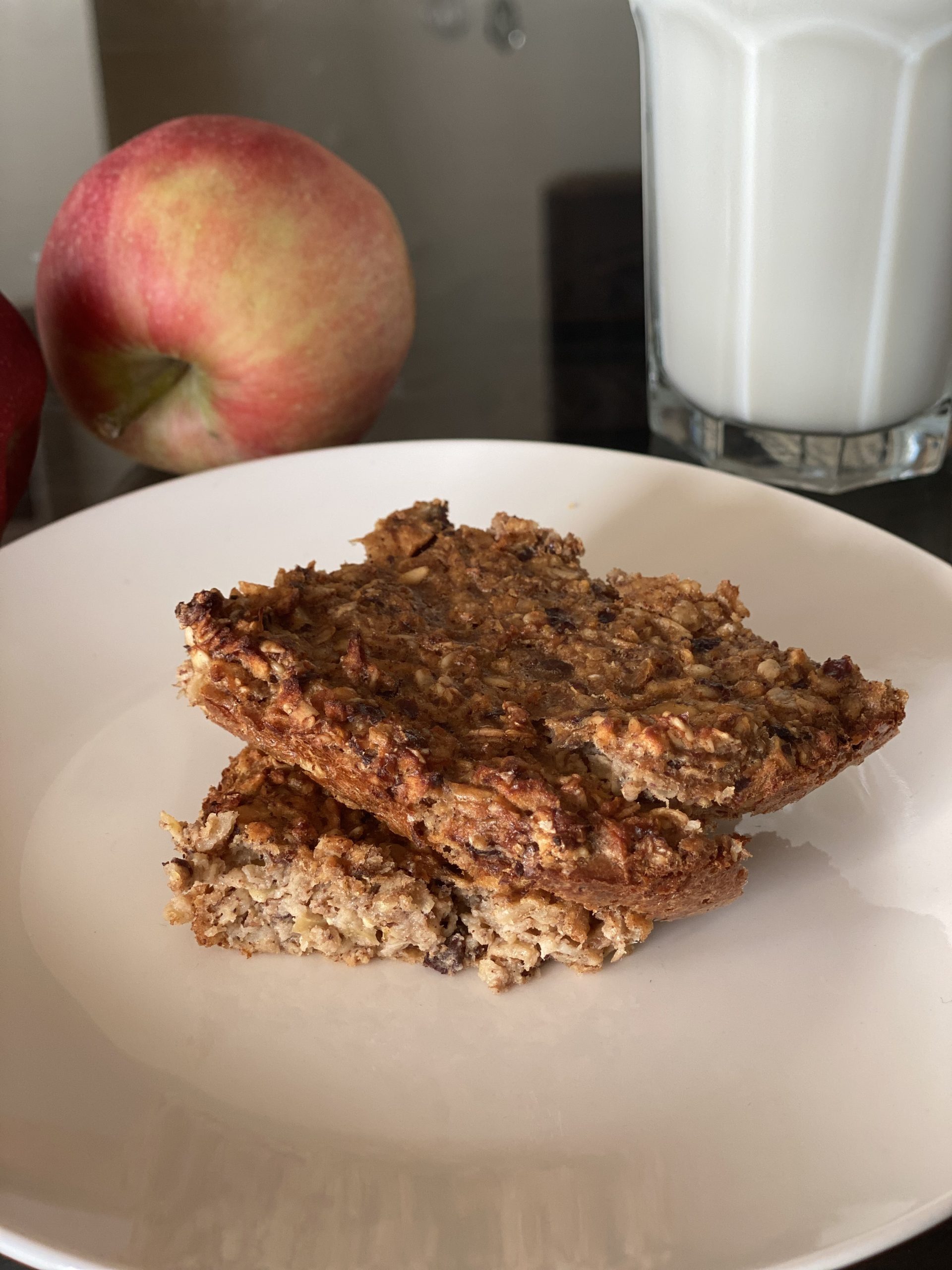 baked oats με 1 ποτήρι γάλα για πρωινό