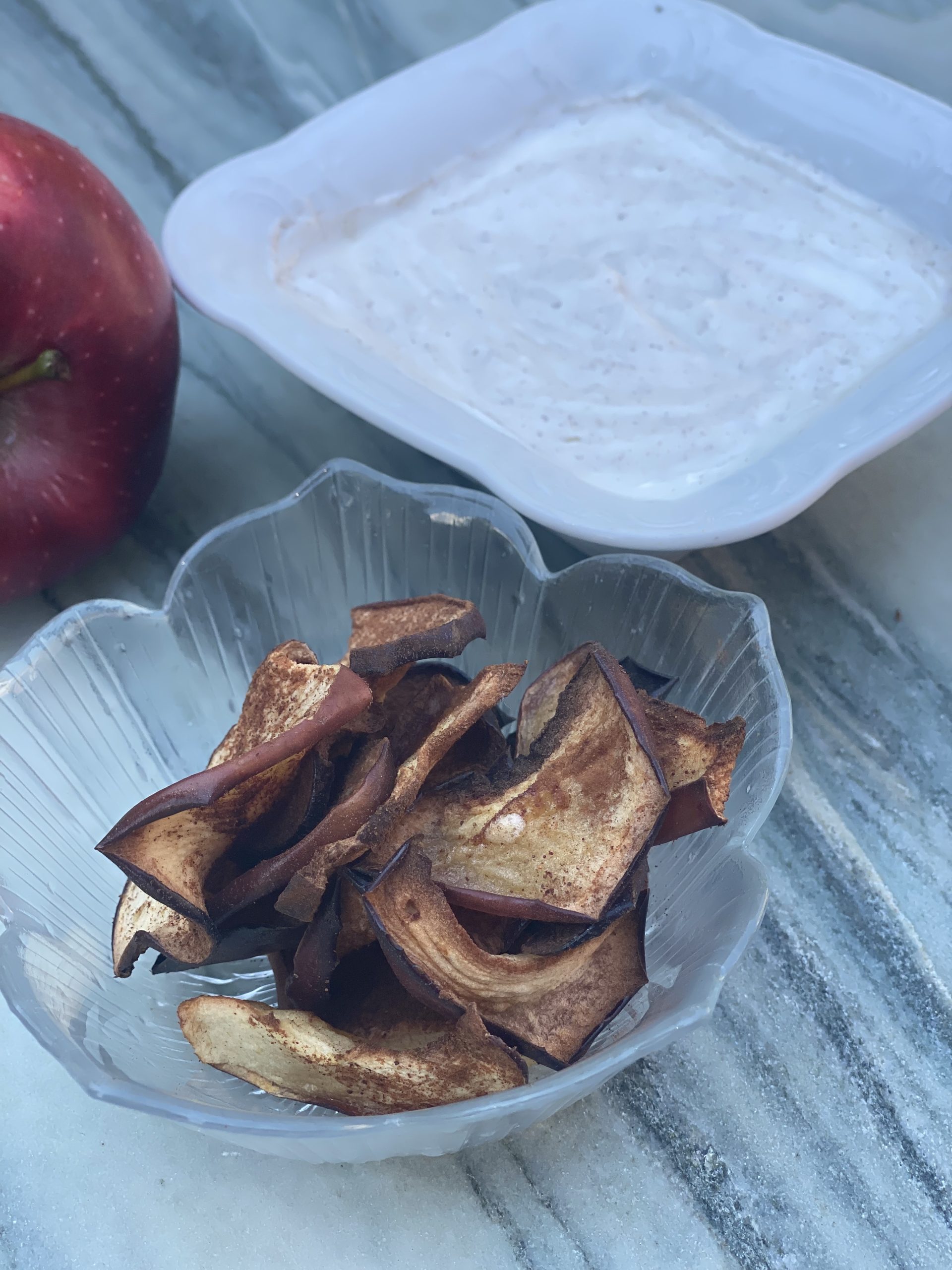 bakes apples with cinammon and yogurt