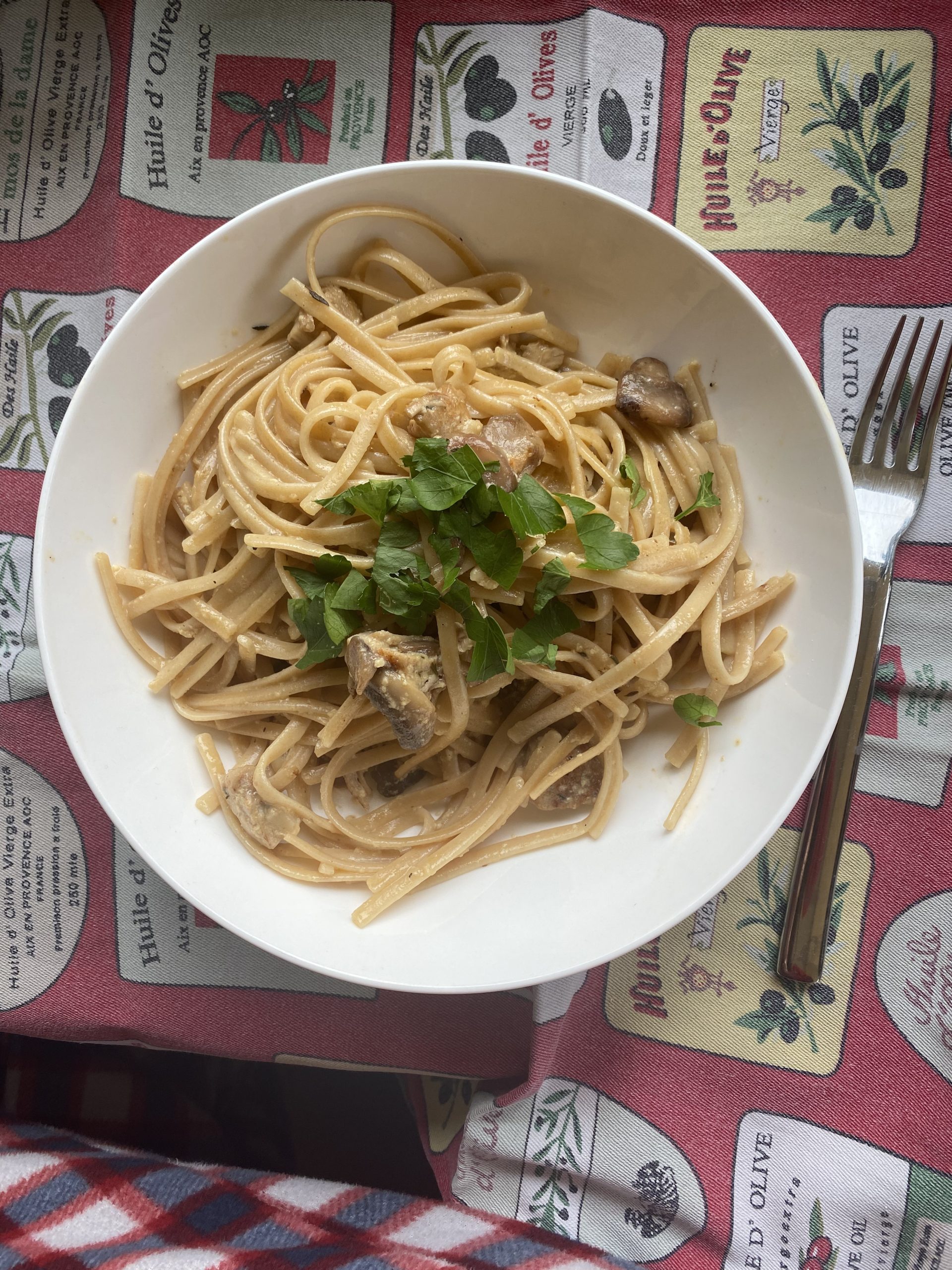 light carbonara with chicken breast and mushrooms